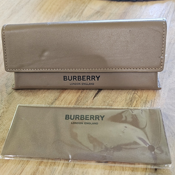 Free With $35 Bundle Burberry Tan Eyeglass Case - Picture 1 of 8